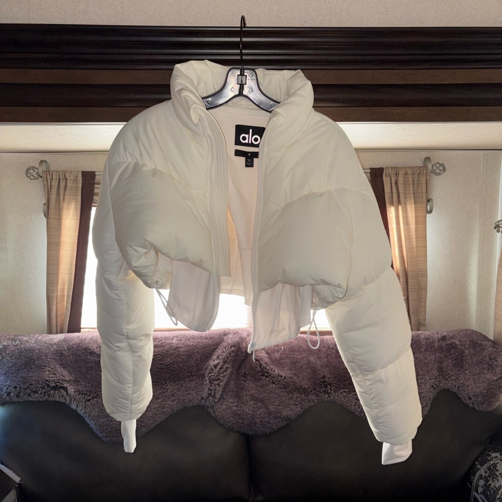 ALO Main Act Corset Puffer In Ivory